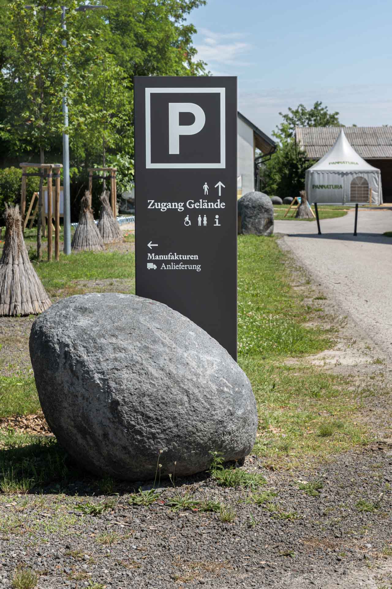 Parkplatz Landgut mit Orientierungssystem